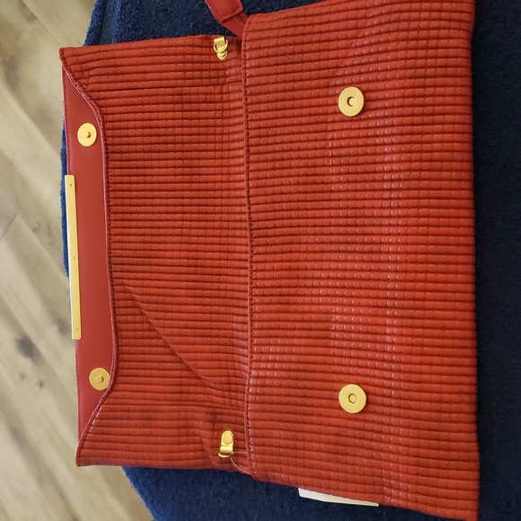 Red clutch - Picture 5 of 8
